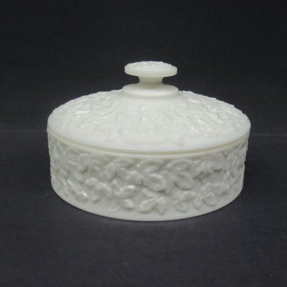 Westmoreland Milk Glass MAPLE LEAF BRAMBLE 6 Inch Chocolate Box with Lid, OL - Picture 1 of 4